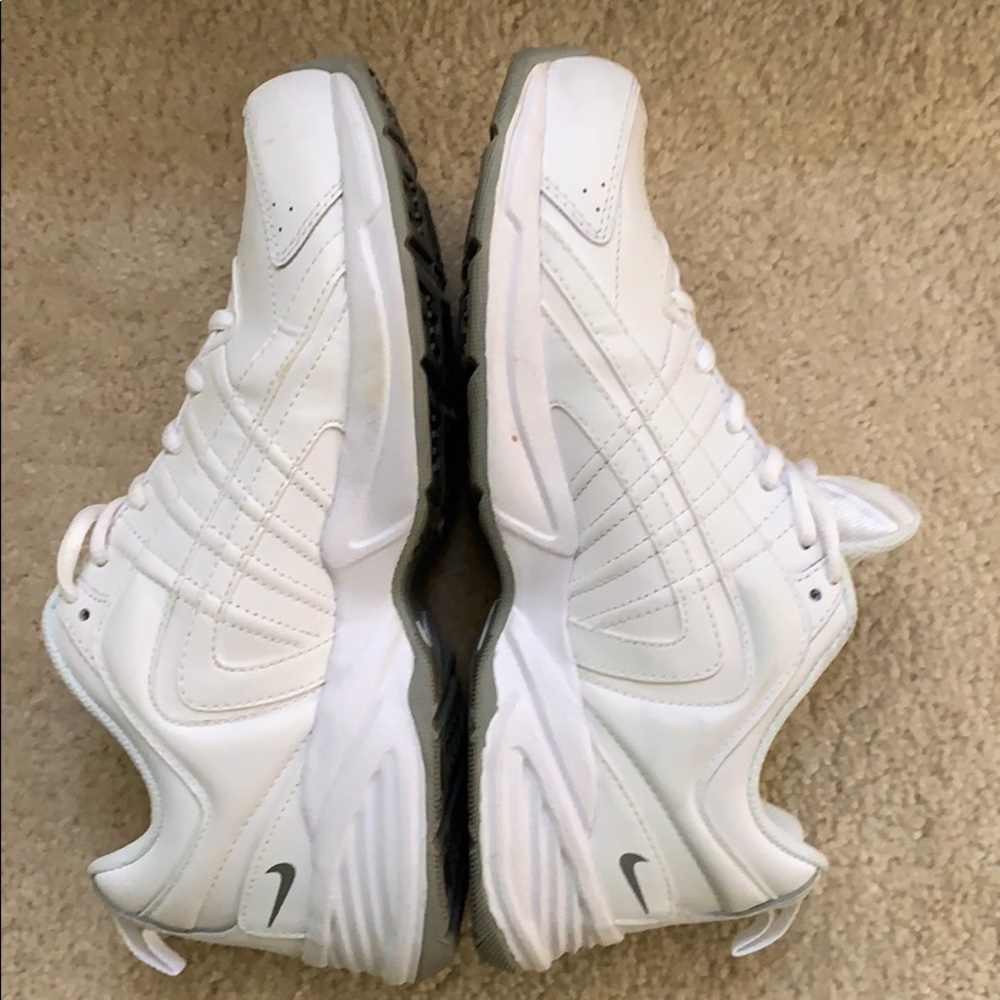 Nike walking tennis shoes